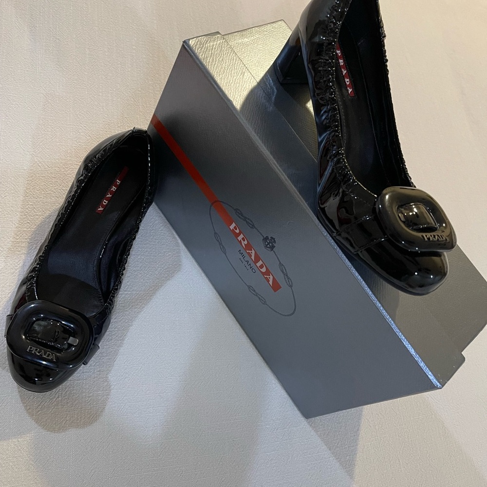 Prada Vernice - black glossy heels